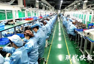 織密防疫網沖刺首季&ldquo;開門紅&rdquo; 蘇相合作區(qū)企業(yè)奮力搶生產趕訂單